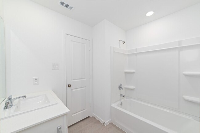 Building Photo - 3028 Huntersville Dr