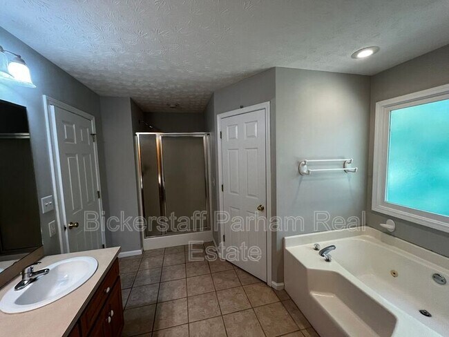 Building Photo - 8012 Rocky Creek Dr