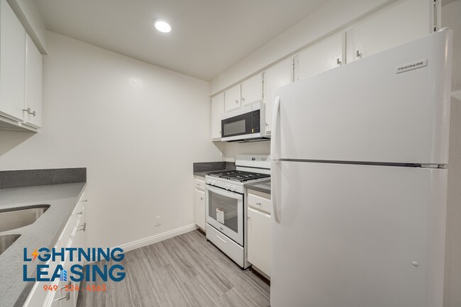 Building Photo - 5121-5125 Klump Ave
