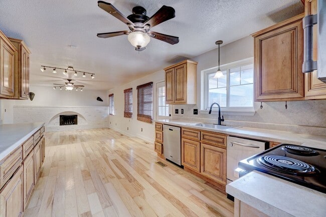 Building Photo - Spacious 4-Bedroom Home with Modern Amenities & Ideal Location Near Lake Hefner in OKC!