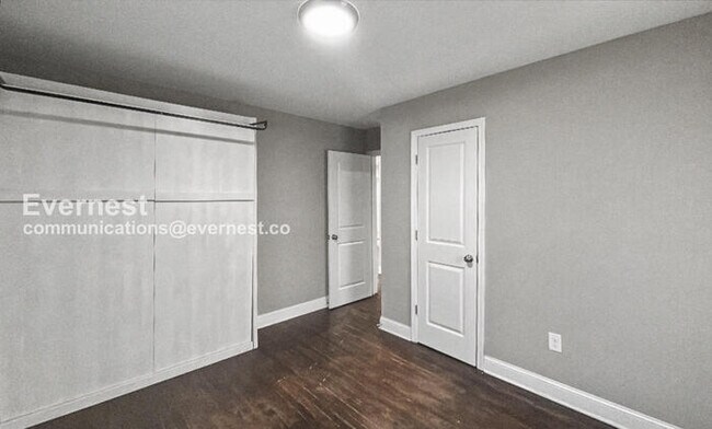 Building Photo - 3 Bed/2 Bath Home with In-Unit Laundry / Vouchers Accepted / Available Now!