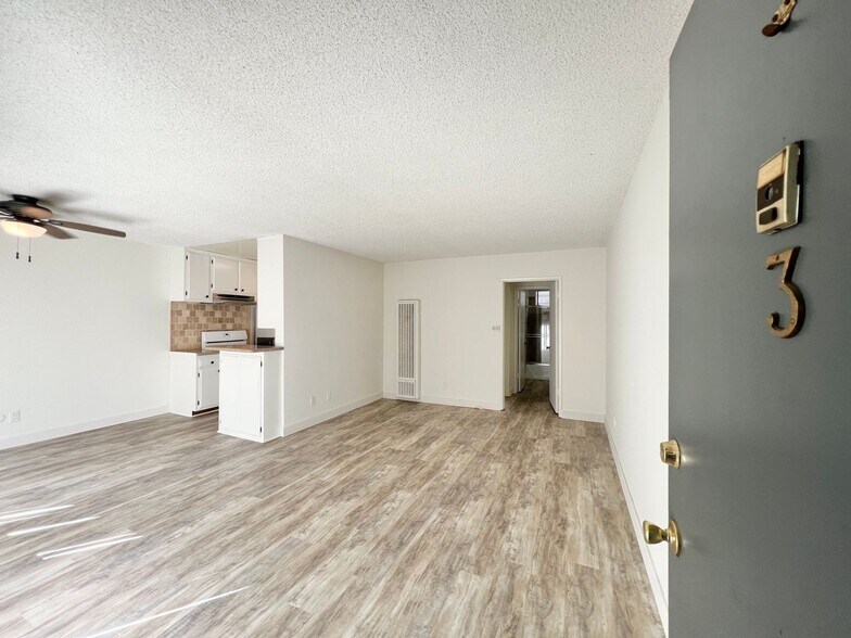 Building Photo - 3746 S Canfield Ave