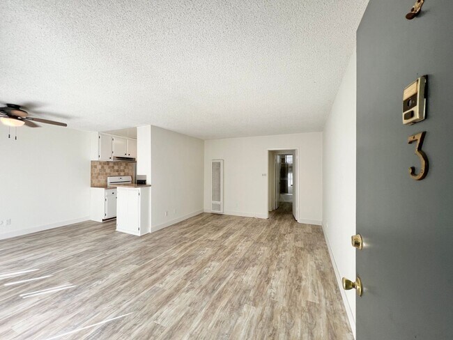 Interior Photo - can374