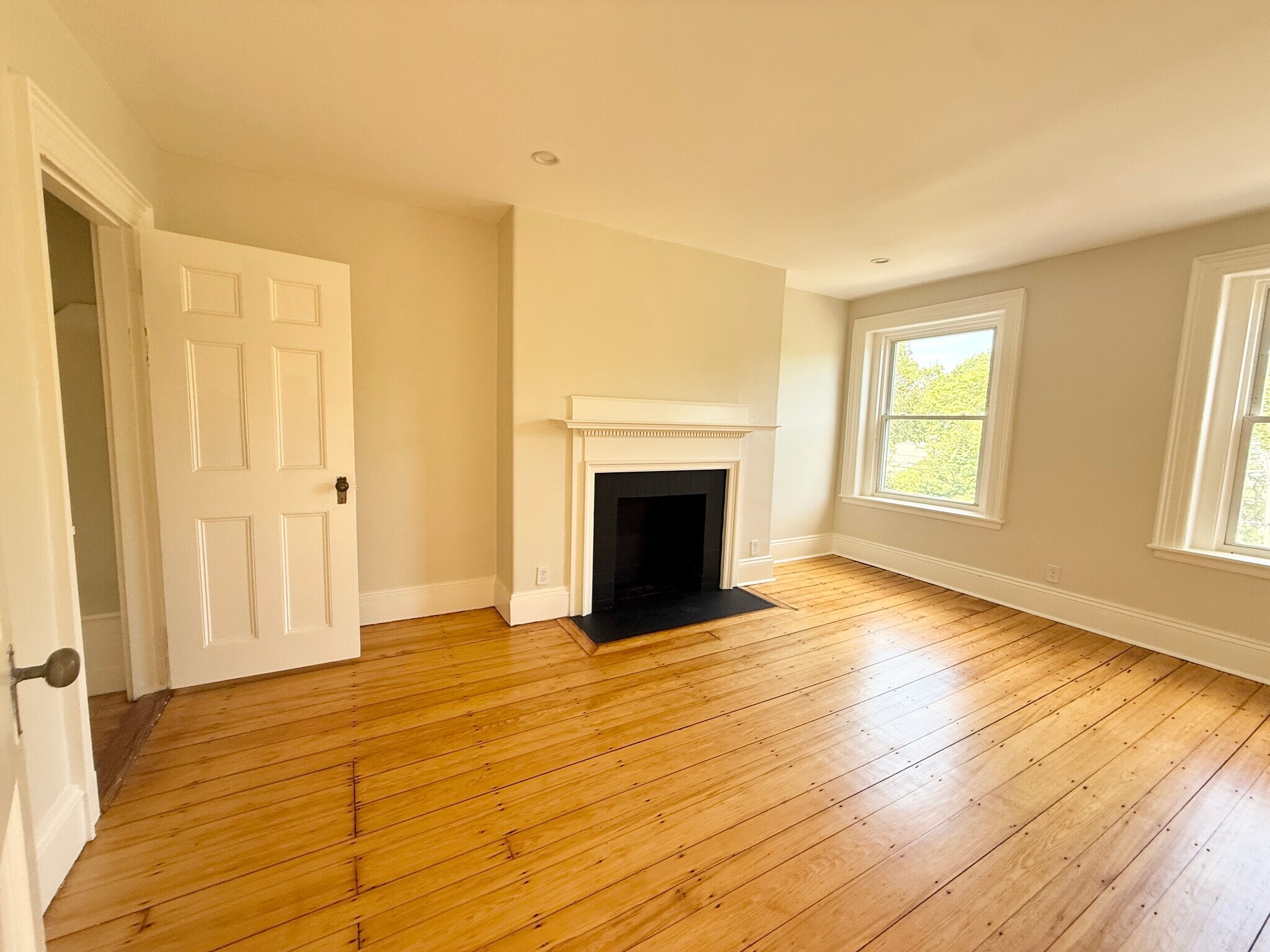 Building Photo - 1726 Beacon St