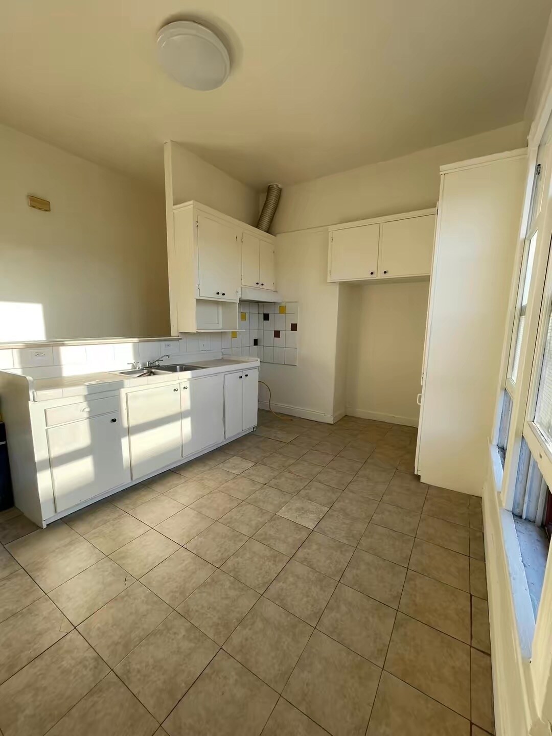 Building Photo - 134 1/2 E 31st St