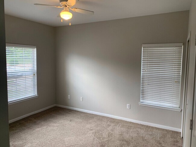 Building Photo - Longleaf Villas