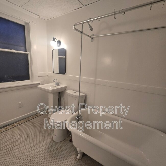 Building Photo - 424 Lafayette Ave SE