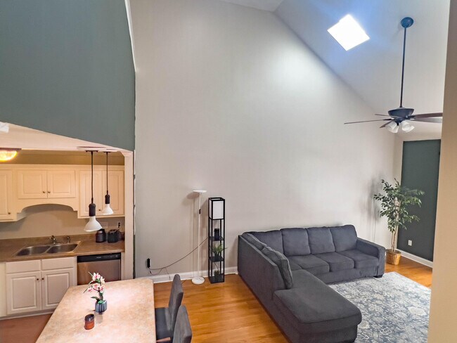 Building Photo - 843 Landing Dr