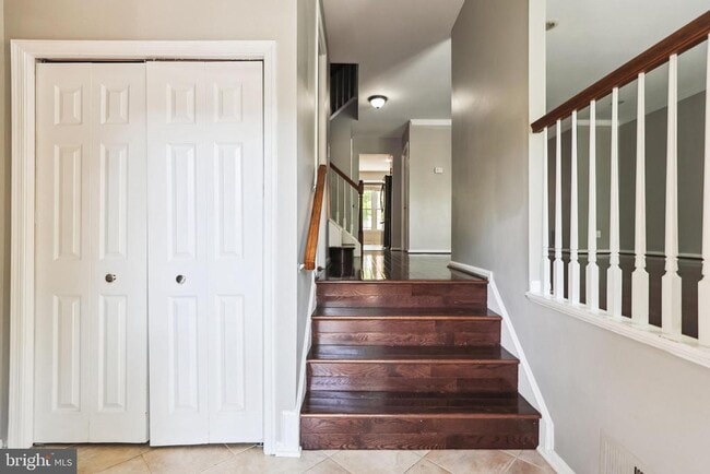 Building Photo - 10150 Village Knolls Ct
