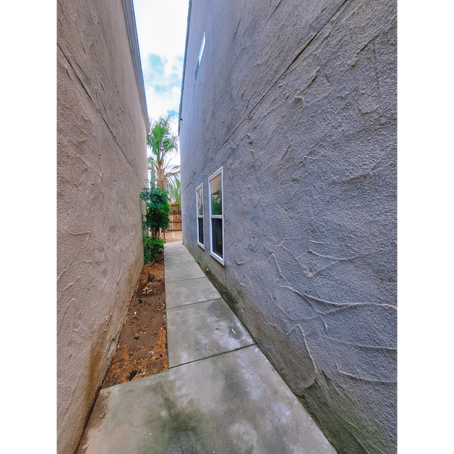 Building Photo - Stunning 2 Story Home with 3BR and a Backyard-Available Now!