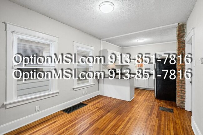 Building Photo - West Plaza!!!