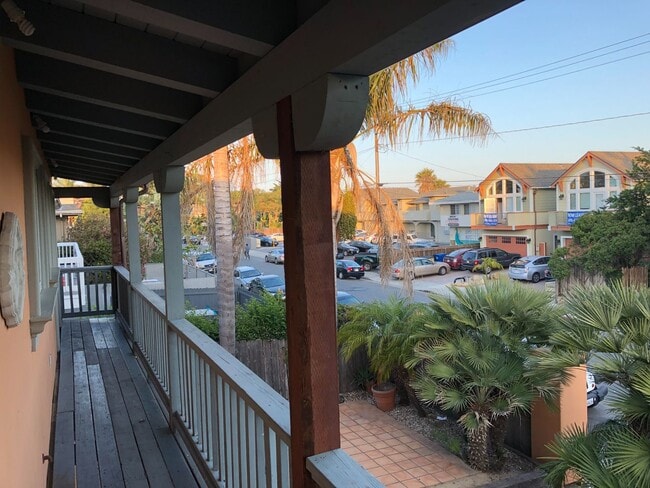 Building Photo - 6636 Del Playa Dr