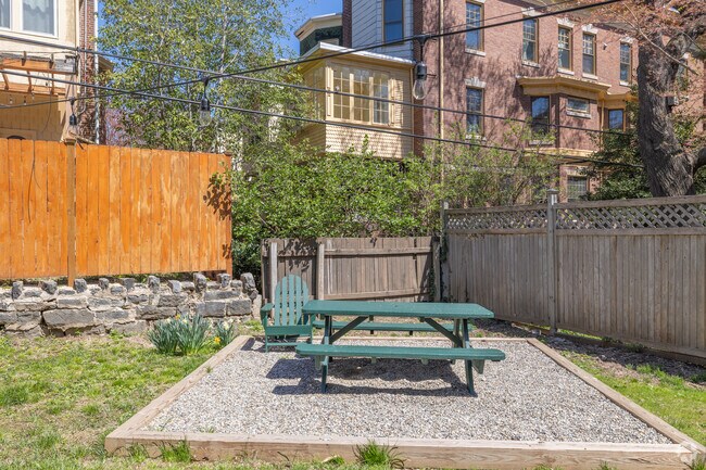 Building Photo - 4607-09 Cedar Ave.