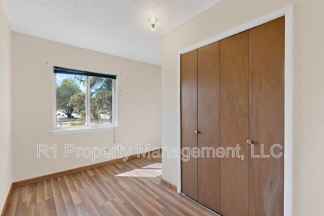 Building Photo - 2702 Avenida Del Sol