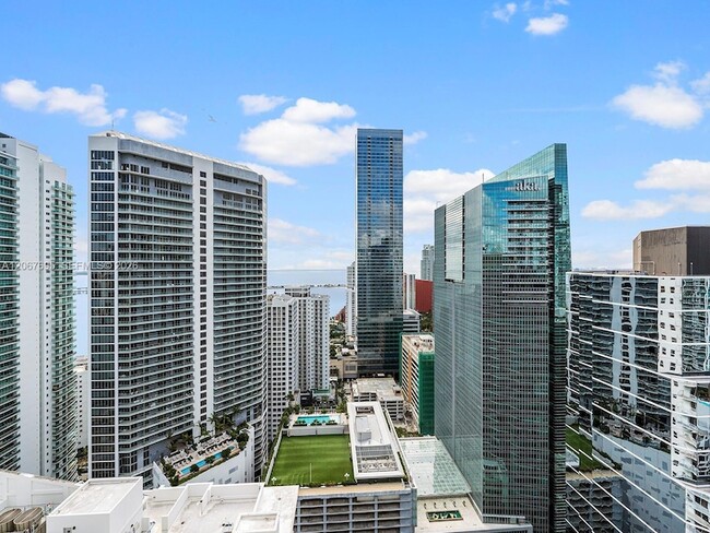 Building Photo - 1200 Brickell Bay Dr