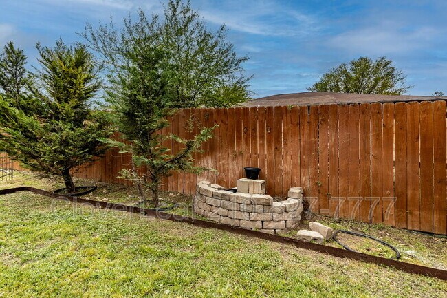 Building Photo - 6126 Lowrie
