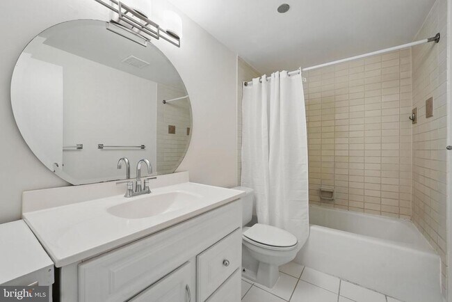 Building Photo - 1805 Crystal Dr