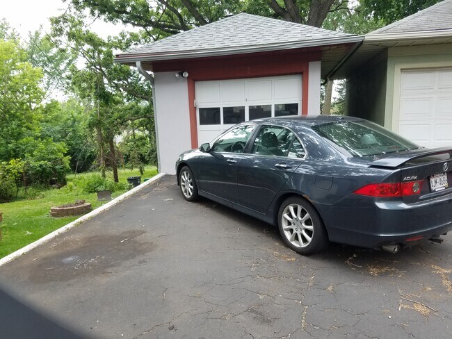 Building Photo - 210 Warwick St SE