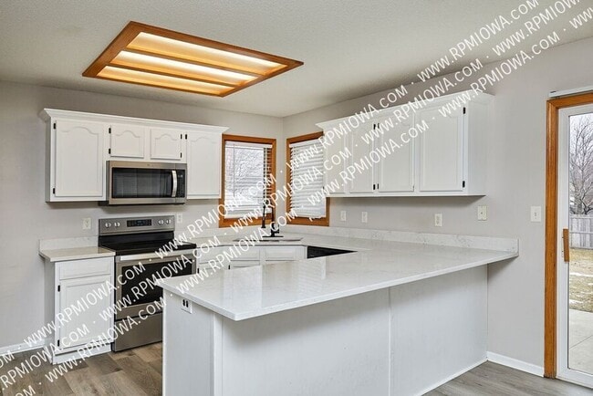 Building Photo - 1913 NW Pleasant St