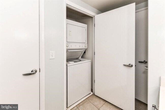 Building Photo - 350 G St SW