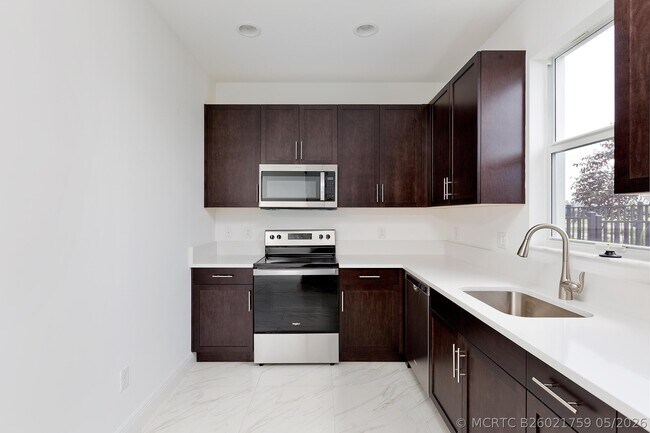 Building Photo - 6979 Pines Cir