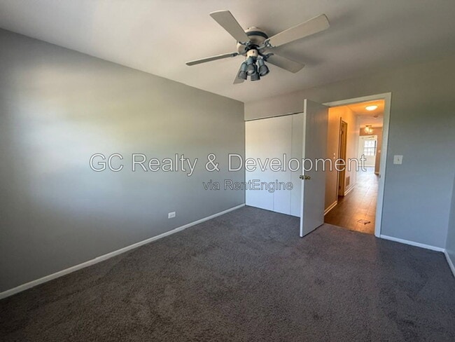 Building Photo - 320 Deer Glen Way