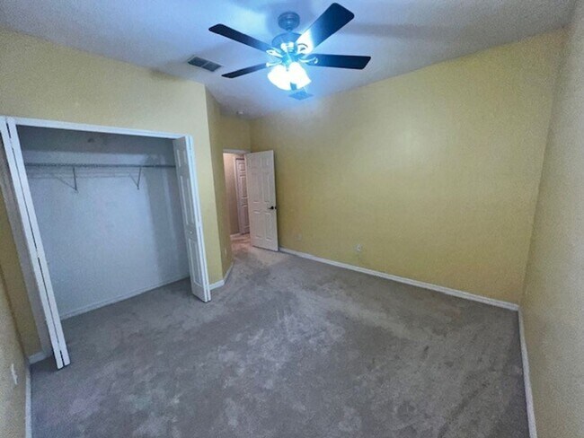 Building Photo - MOVE IN NOW-OVIEDO RENTAL!BEAUTIFUL 3 bd 2.5 bath townhome! 2 CAR ATTACHED GARAGE!FRESH PAINT! Wa...