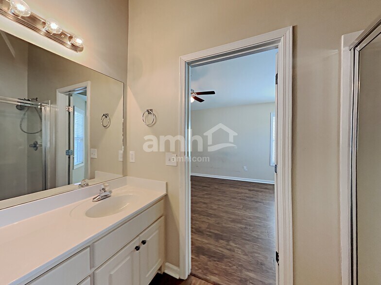 Building Photo - 3815 Hawk Tail Dr