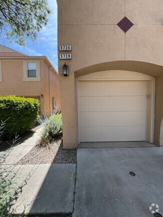 Building Photo - Modern 2 Bedroom 2 Bathroom NW Home In A G...