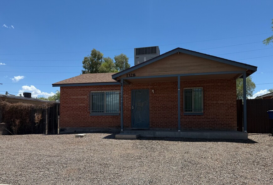 Primary Photo - 1328 E Lee St
