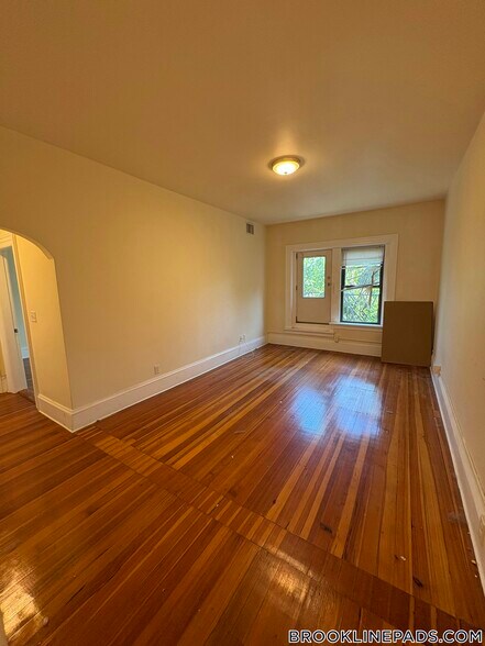 Building Photo - 1463 Beacon St