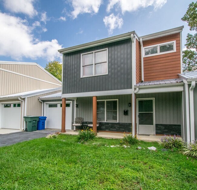 Building Photo - 419 4th Ave W