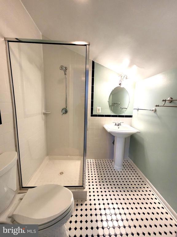 Building Photo - 6012 Ricketts Walk