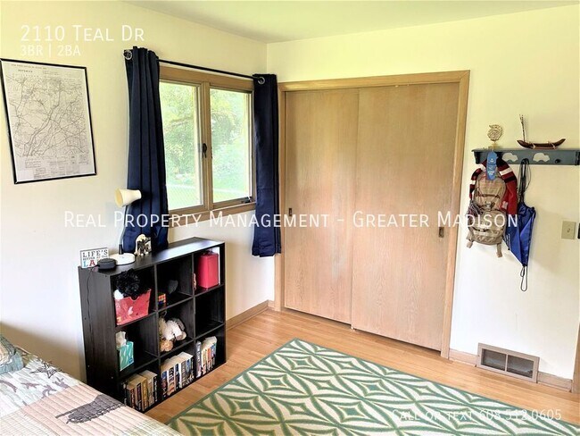 Building Photo - 2110 Teal Dr