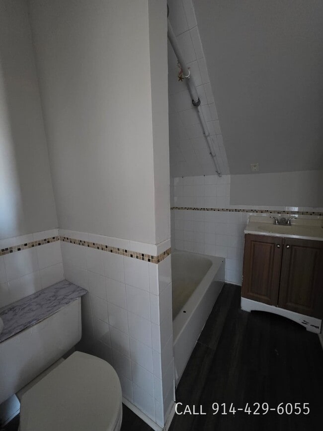 Building Photo - 151 Linden St