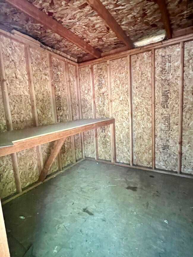 Building Photo - Downtown Red Bluff Victorian 3 bedroom 1 bath Home