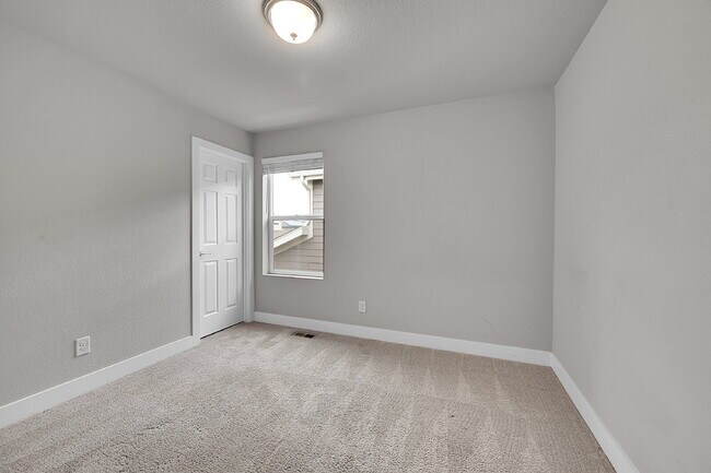 Building Photo - $2,850.00 - 3 Bedrooms, 2.5 Bathrooms, Sin...