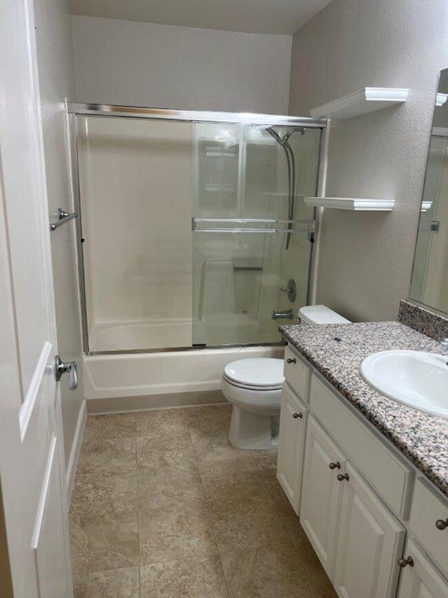 Building Photo - Remodeled 1 Bedroom Condo Fairfield *Star ...