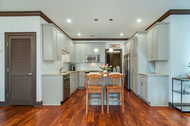 Building Photo - 2110 Acklen Ave