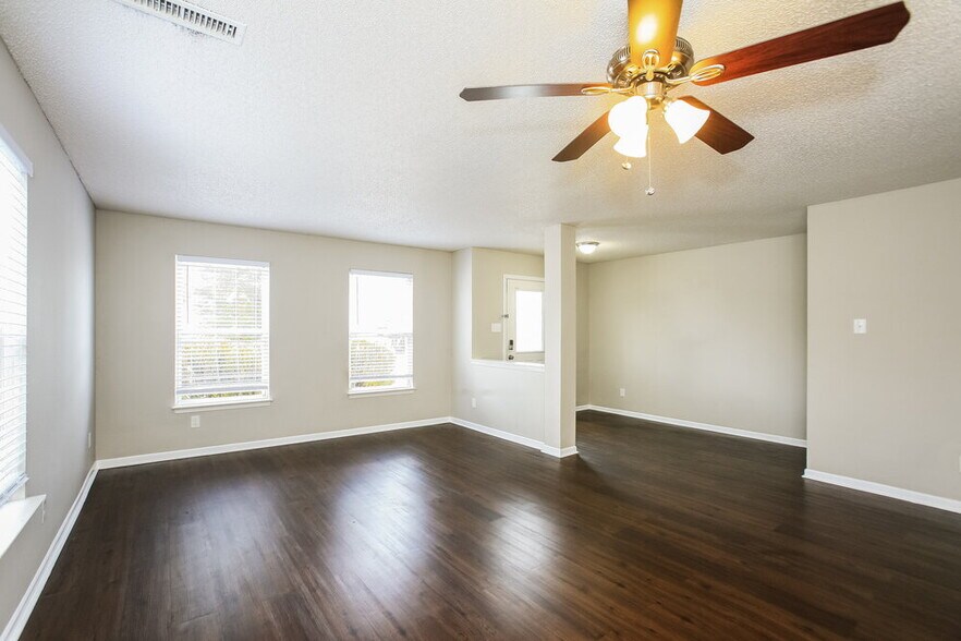 Building Photo - 10214 Yosemite Ln