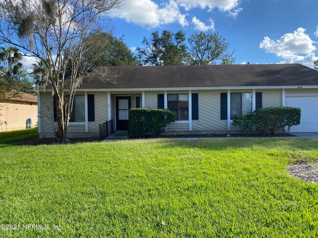 Building Photo - 4294 Tanglewilde Dr S