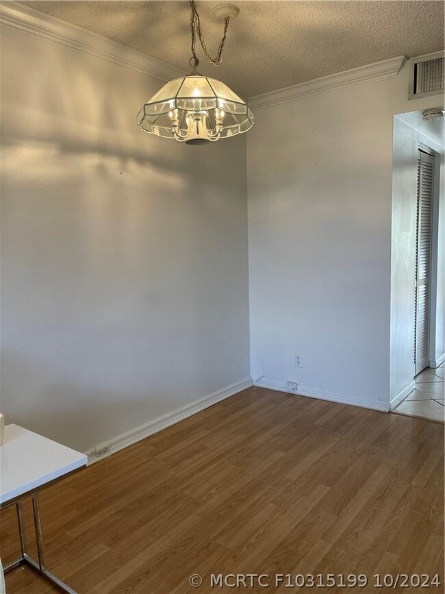 Building Photo - 2401 Antigua Cir