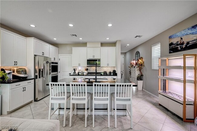 Building Photo - 4160 Elegant Chateau St