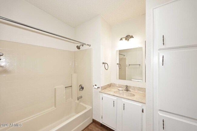 Building Photo - 6249 S Pinehurst Dr