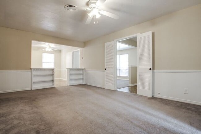 Building Photo - No Application Fees* $500 off 1st months r...