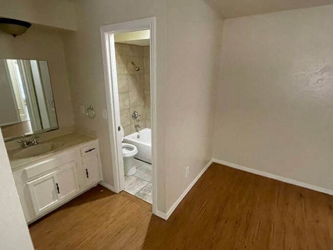 Building Photo - 3 Bedroom House in Garland