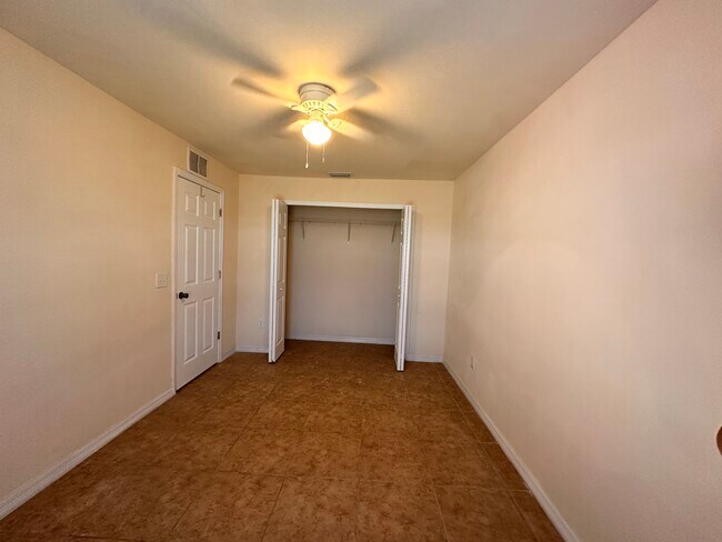 Building Photo - 148 SW 47th Terrace