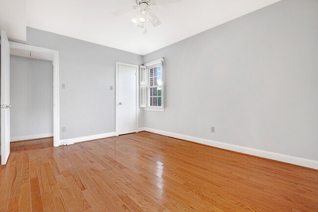 Building Photo - 2711 Arlington Blvd