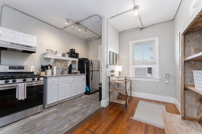 Building Photo - 304 Power St