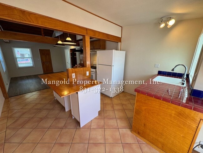 Building Photo - 2-Bedroom PLUS Loft Home Downtown Monterey
